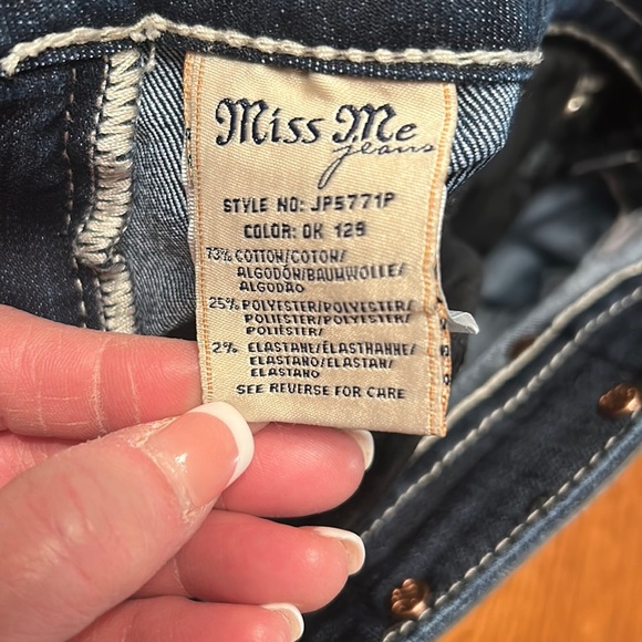 MISS ME⭐️LIKE NEW⭐️Cropped CROSS JEANS👖with Bling Size 29 Dark Wash JP5771P💙 - Picture 12 of 13